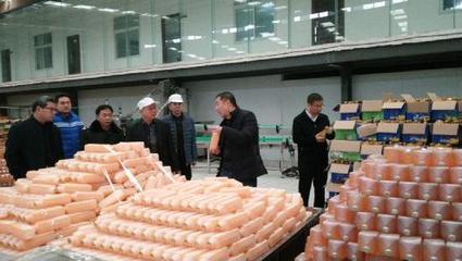 鄭州市食藥局督導(dǎo)中牟姚家鎮(zhèn)食品安全生產(chǎn)與銷(xiāo)售工作